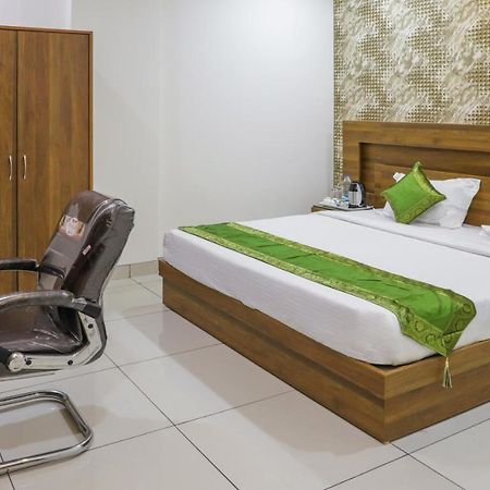 Treebo Trip Kapil Royalista Hotell Ludhiana Exteriör bild