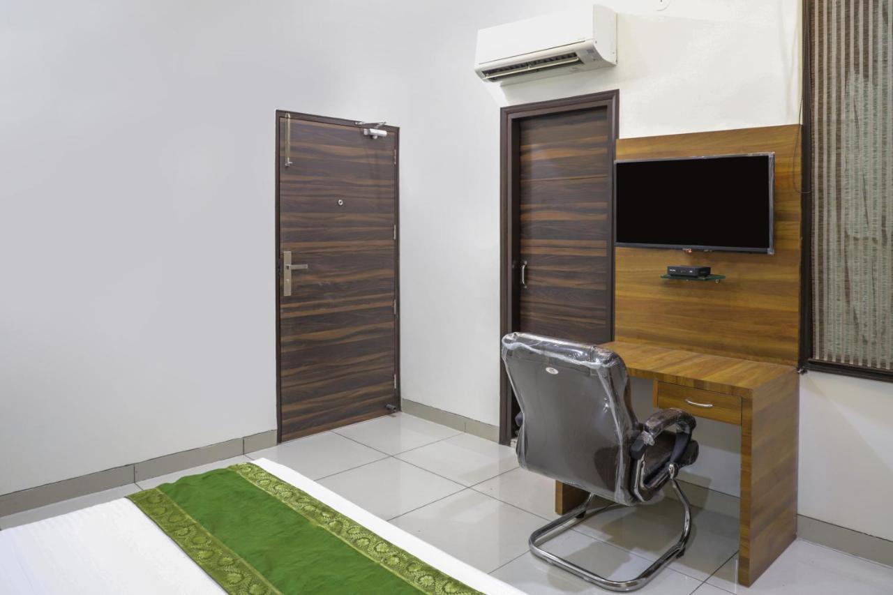 Treebo Trip Kapil Royalista Hotell Ludhiana Exteriör bild